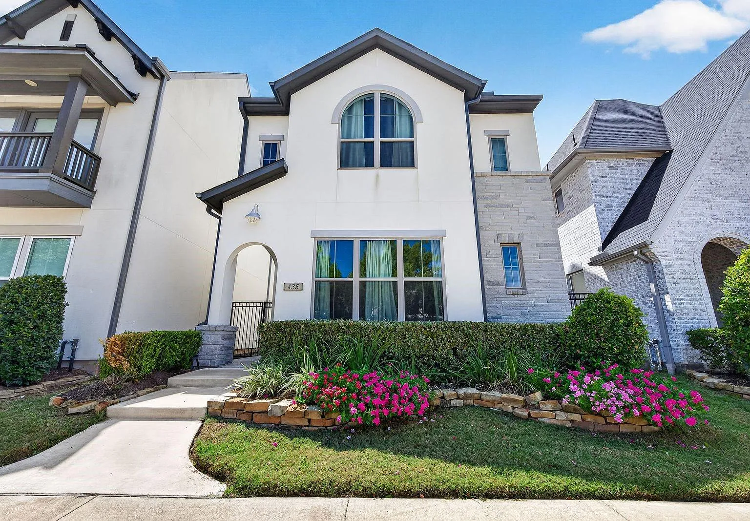 3 bed, 3.5 bath, 2530 sqft, $3,800 — Photo 1