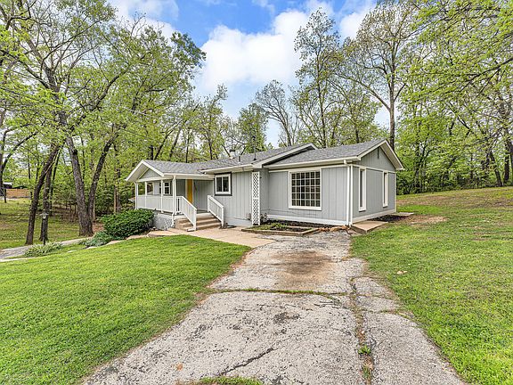 3rd image of 4859 S Roslyn Avenue