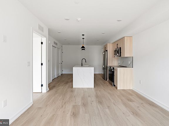4th image of 208 Vine St #2A