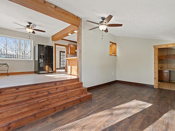 3rd image of 1126 Willowdale Ave