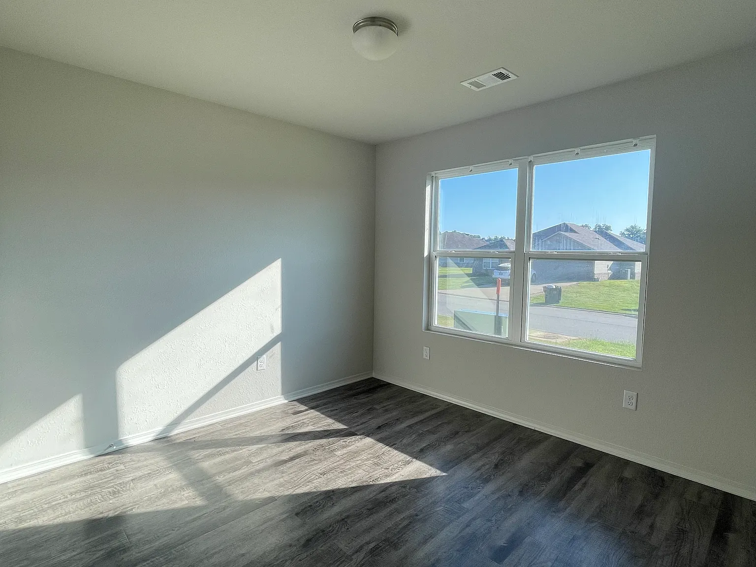 4 bed, 1500 sqft, $1,800 — Photo 3