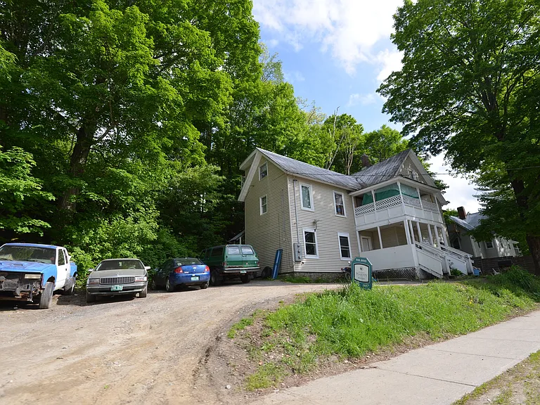 139 Railroad St #1 — Photo 2