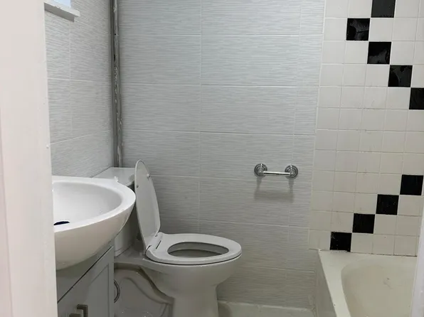 (undisclosed Address), Saint Albans, NY 11412
