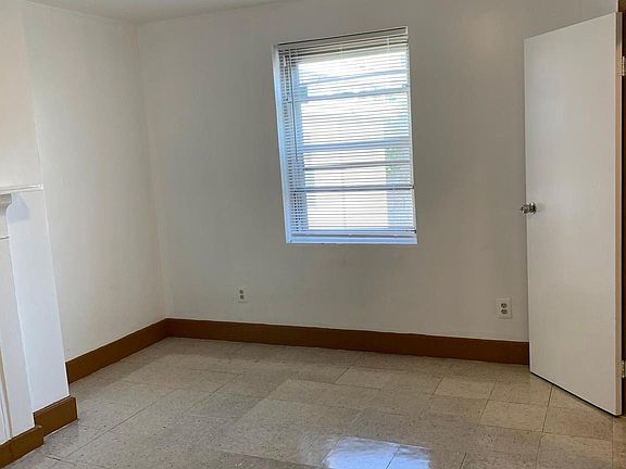 4th image of 914 Winter St APT 3