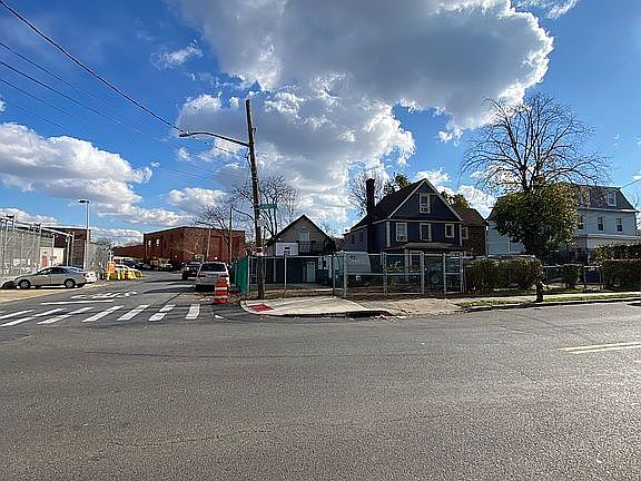 2nd image of 195 Jewett Ave