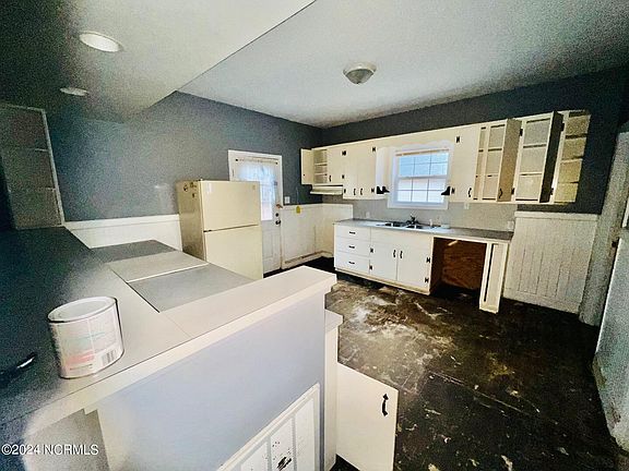5th image of 3544 South Waverly Street