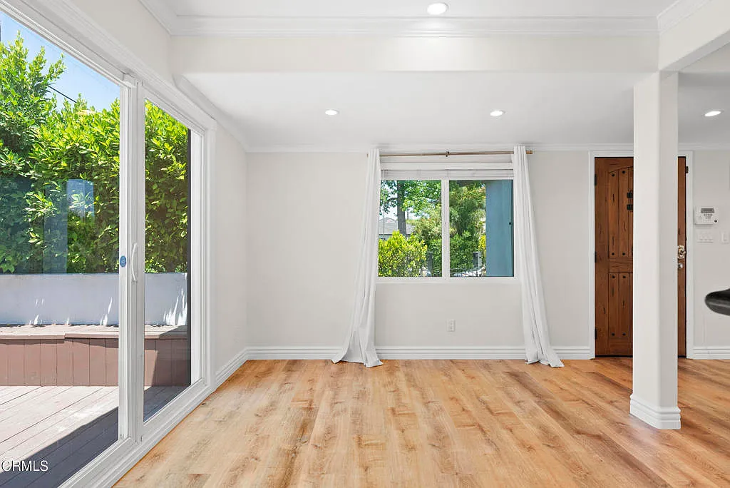 2 bed, 1.5 bath, 1323 sqft, $4,500 — Photo 4