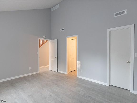 3rd image of 2 Pond Dr