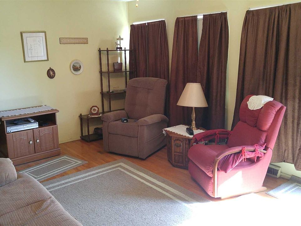 2nd image of 2633 Dubard St