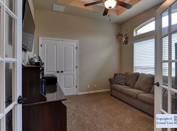 3rd image of 15815 Glenn Ln