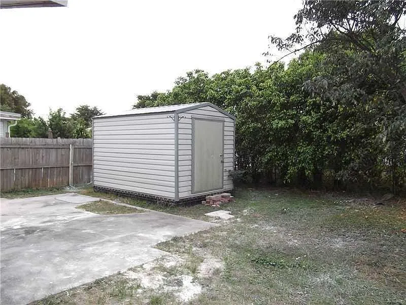 2 bed, 2.0 bath, 1174 sqft, $2,300 — Photo 2