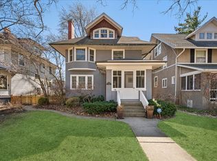 829 Elmwood Ave, Wilmette, IL 60091