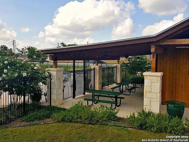 8418 Meadow Plns — Photo 27