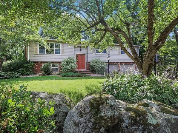 162 Oak St, Uxbridge, MA 01569