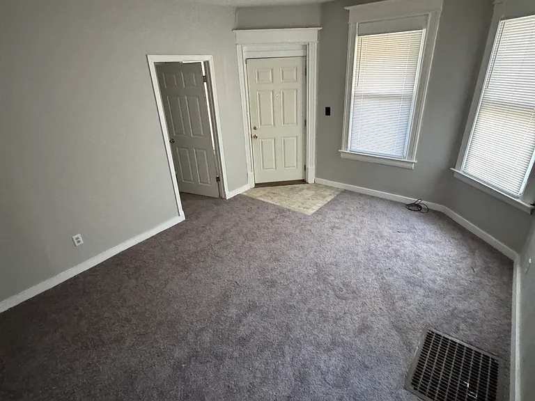 708 W Washington St #1 — Photo 5
