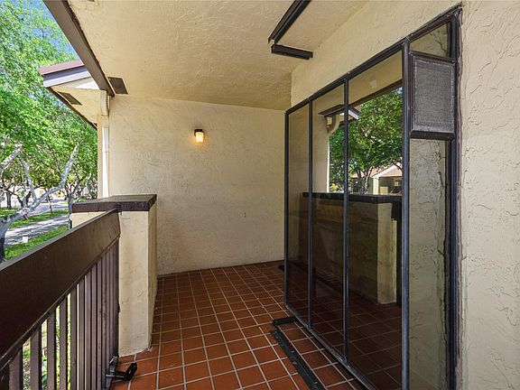 5th image of 1921 SW 15th Street #28