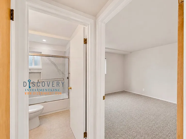 Bancroft Ave. 562 — Photo 17