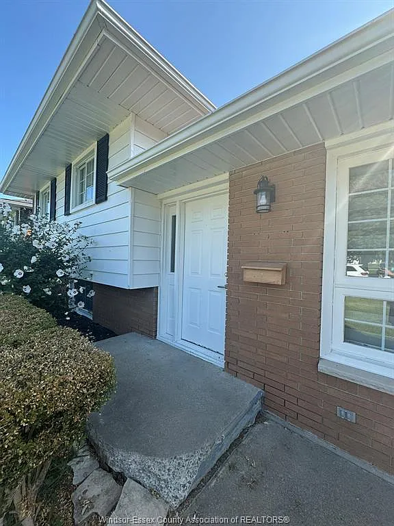 3 bed, $2,600 — Photo 2