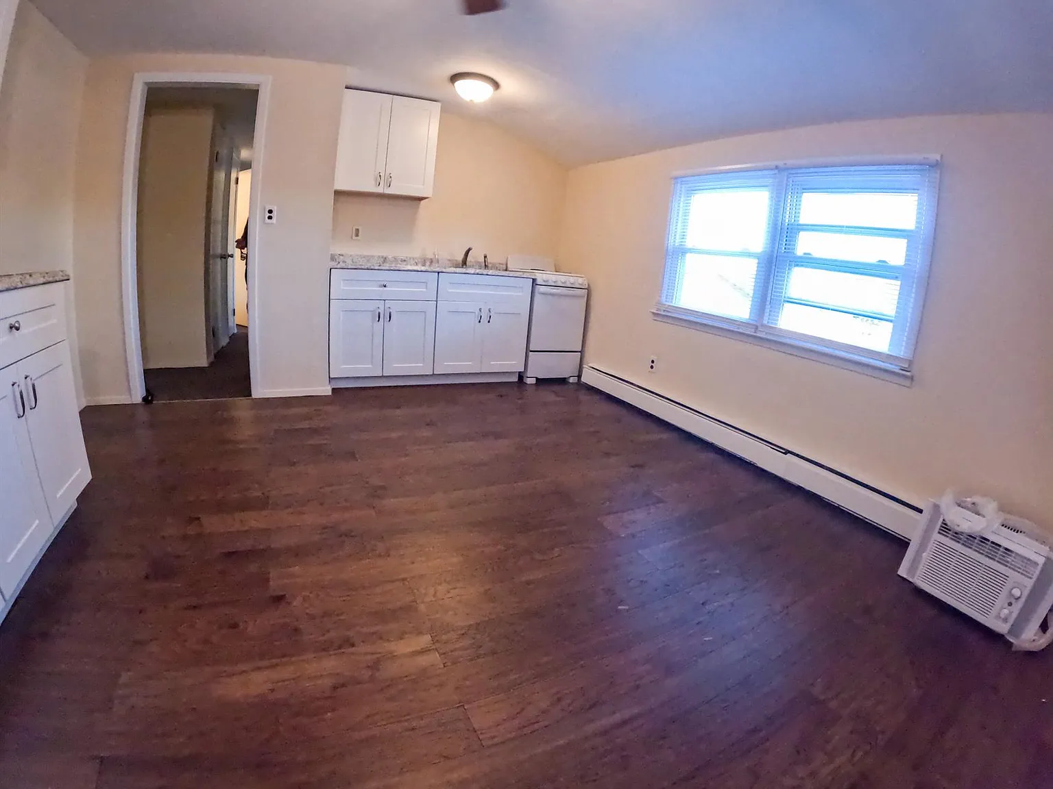 2 bed, 1.0 bath, 800 sqft, $2,600 — Photo 4