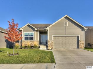 4446 Leawood Dr, Bellevue, NE 68123