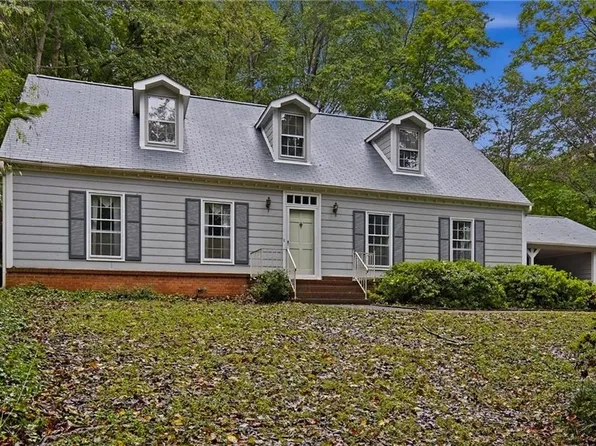 1875 Mallard Lakes Dr, Winston Salem, NC 27106