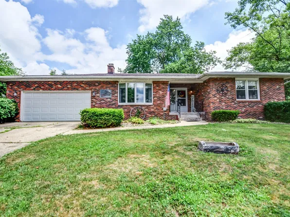 46 Park Ln, Clinton, IL 61727