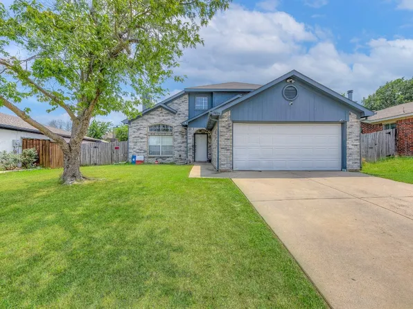 10205 Westward Dr, Fort Worth, TX 76108