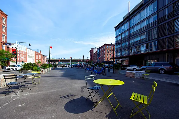 Rented by R New York | media 35