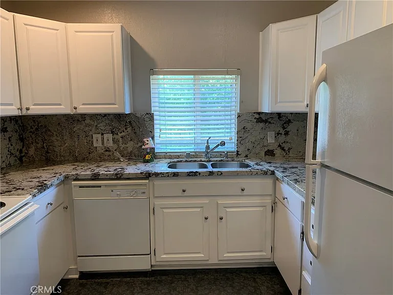 507 W State St — Photo 36