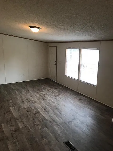 3 bed, 1512 sqft, $1,395 — Photo 4