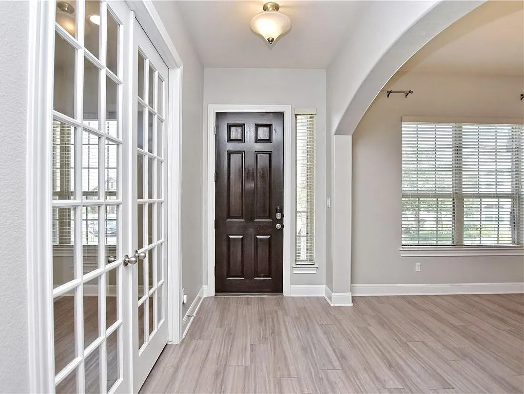 4 bed, 3.5 bath, 3098 sqft, $3,300 — Photo 3