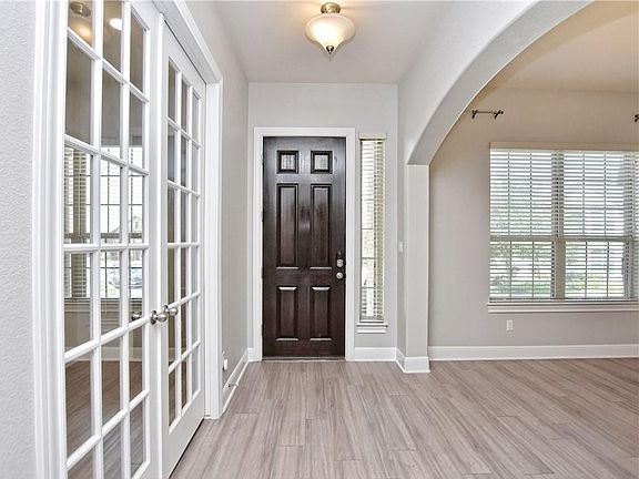 3rd image of 2208 Legend Hill Dr