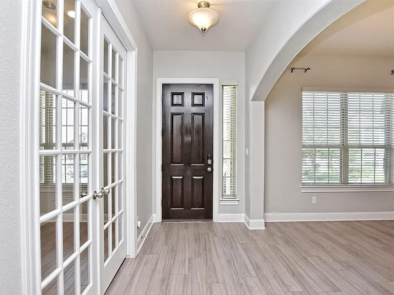2208 Legend Hill Dr — Photo 3