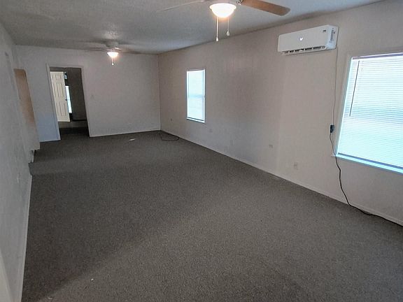 3rd image of 302 E Summit Ave