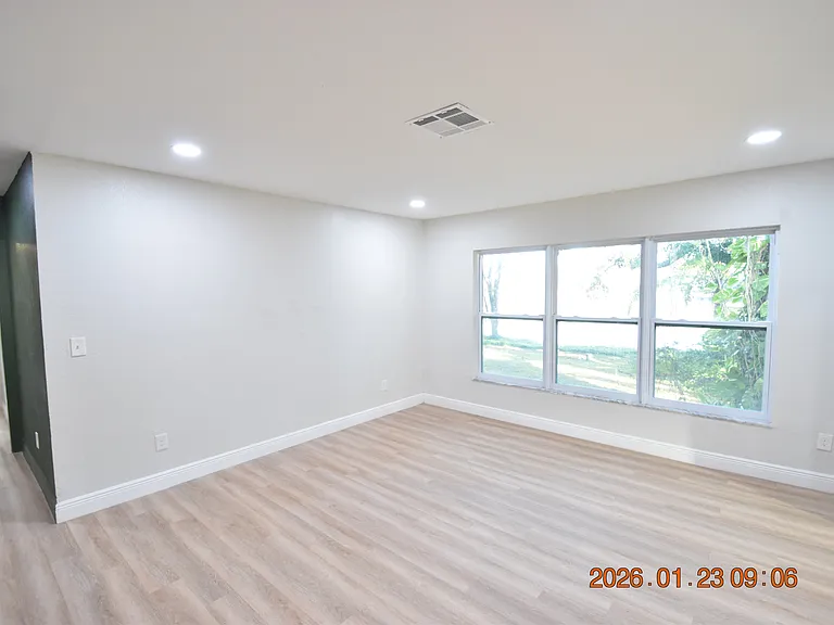 3606 1/2 River Grove Dr — Photo 2