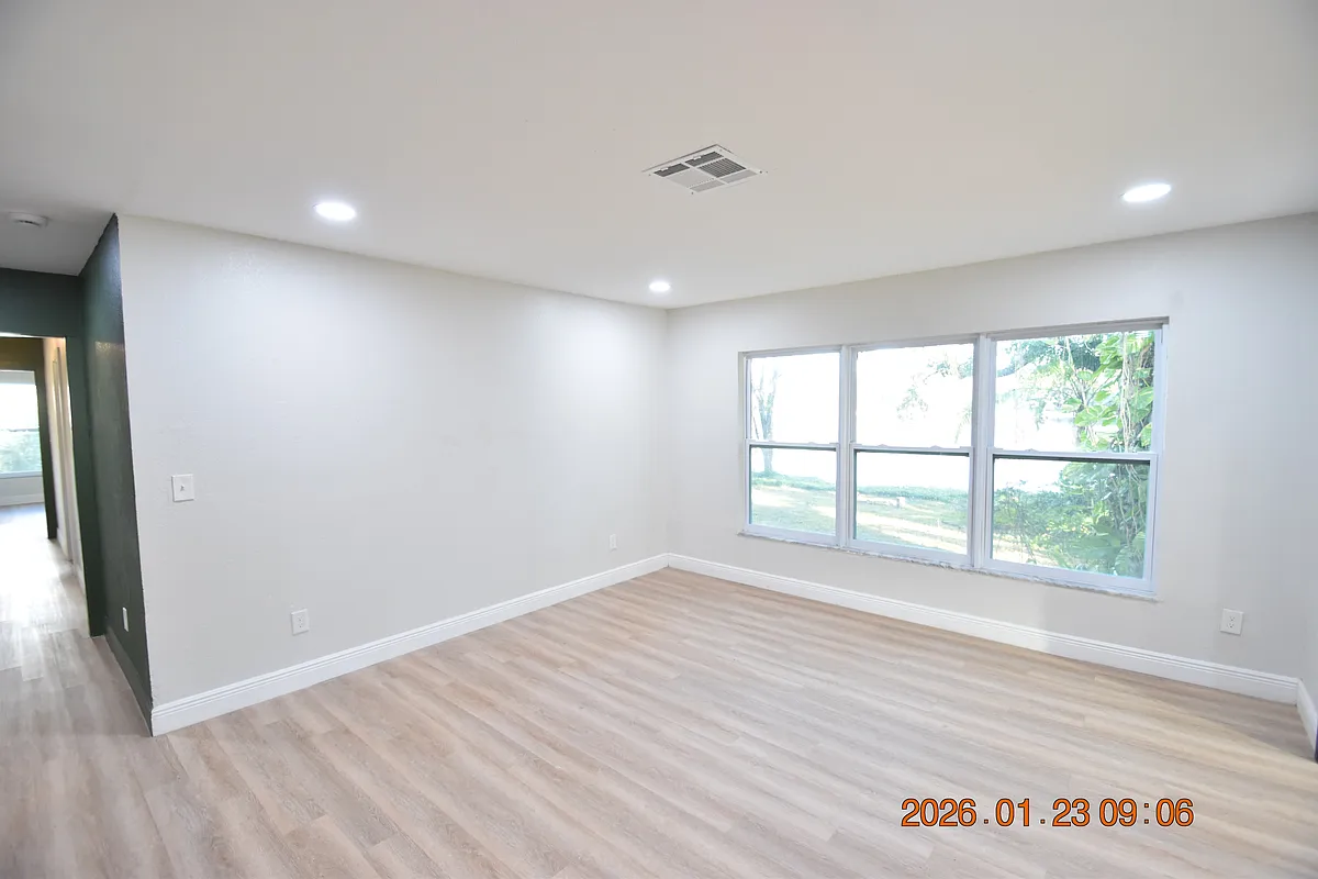 Building Photo - 3606 1/2 River Grove Dr