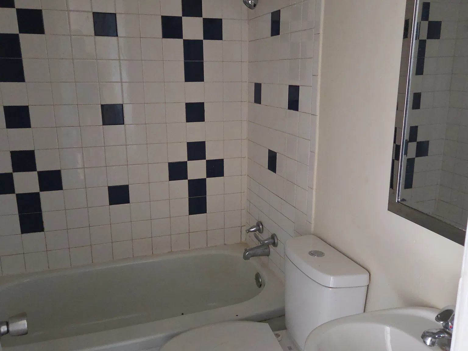 3 bed, 1205 sqft, $2,495 — Photo 4