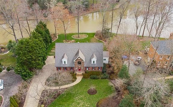 3rd image of 2811 Saint Regis Dr