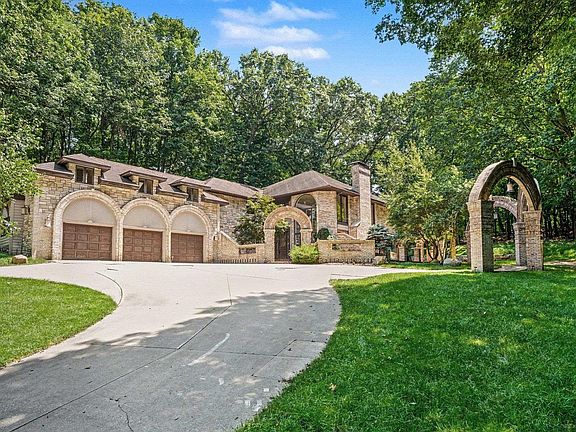 3rd image of 19710 Amberwood Dr
