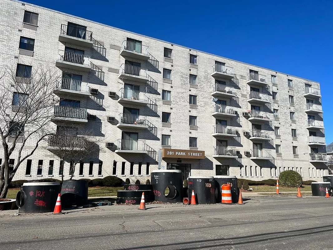 1 bed, 1.0 bath, 801 sqft, $2,300 — Photo 1