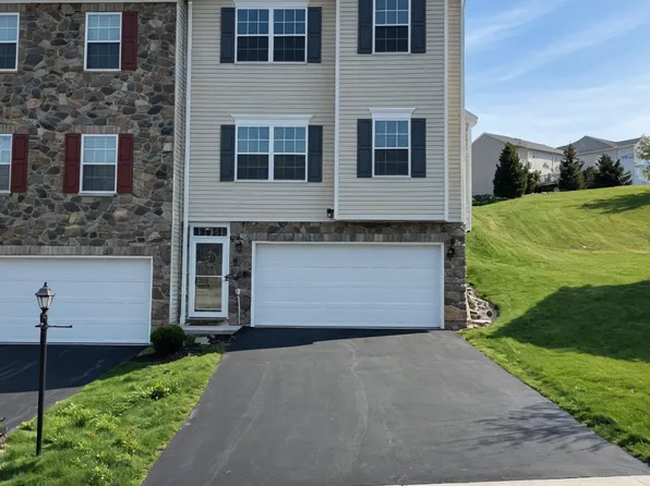 680 Freedom Dr, Carnegie, PA 15106