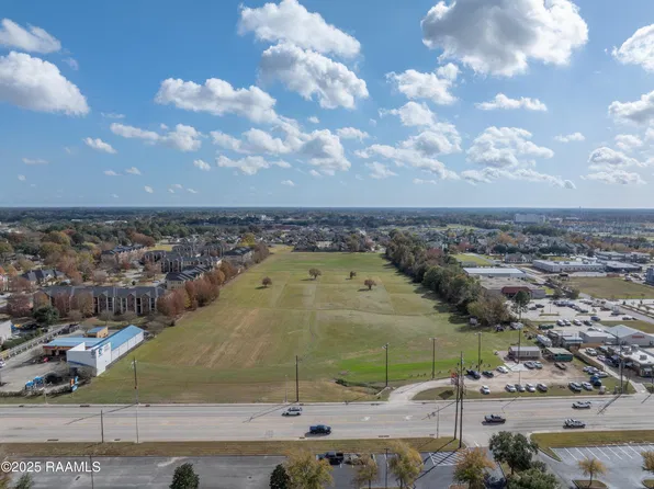 2231 Kaliste Saloom Rd, Lafayette, LA 70508