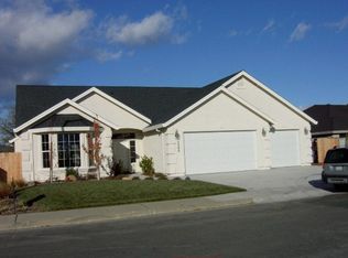 3390 Old Lantern Dr, Redding, CA 96003