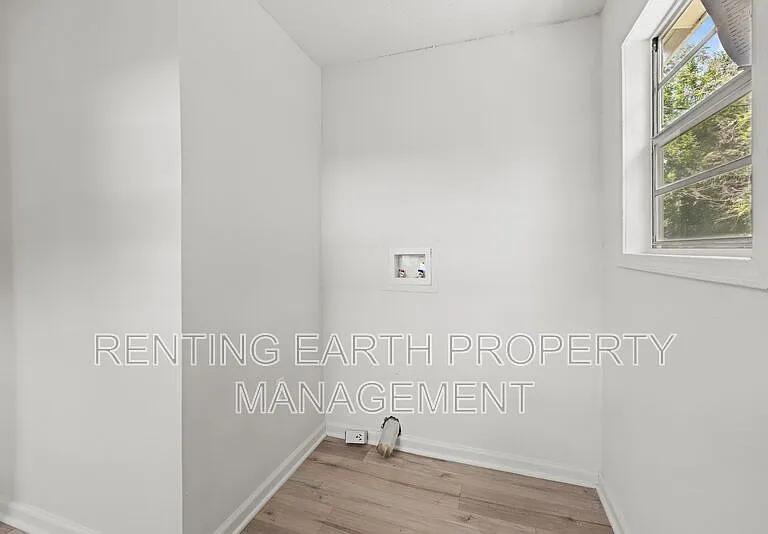 4813 Court S — Photo 11