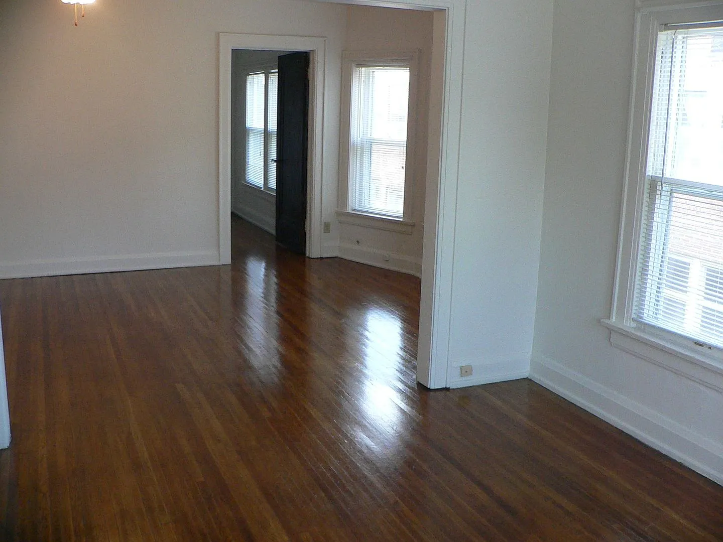 1544 E Broad St — Photo 3