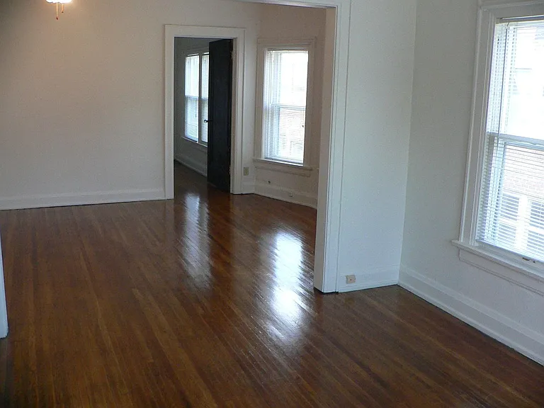 1544 E Broad St — Photo 12
