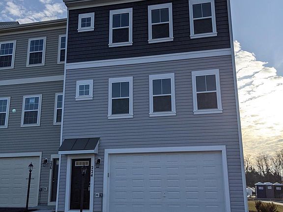 3rd image of 224 Parkland Dr