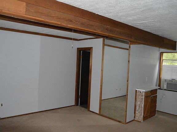 5th image of 309 West Dr