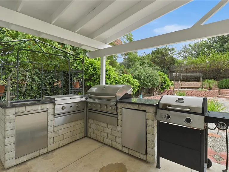 577 Houston Dr — Photo 24