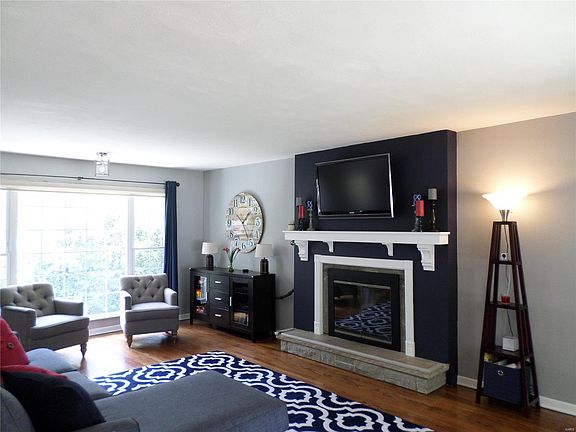 2nd image of 833 Doerwood Ct